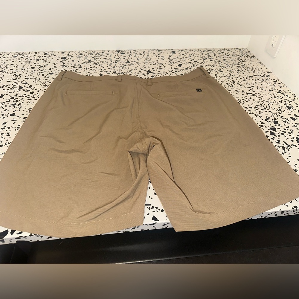 PGA Tour Store Khaki stretch golf shorts size 38